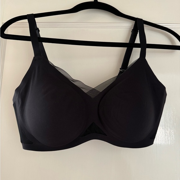 Two Honeylove Crossover Bras - Picture 9 of 11